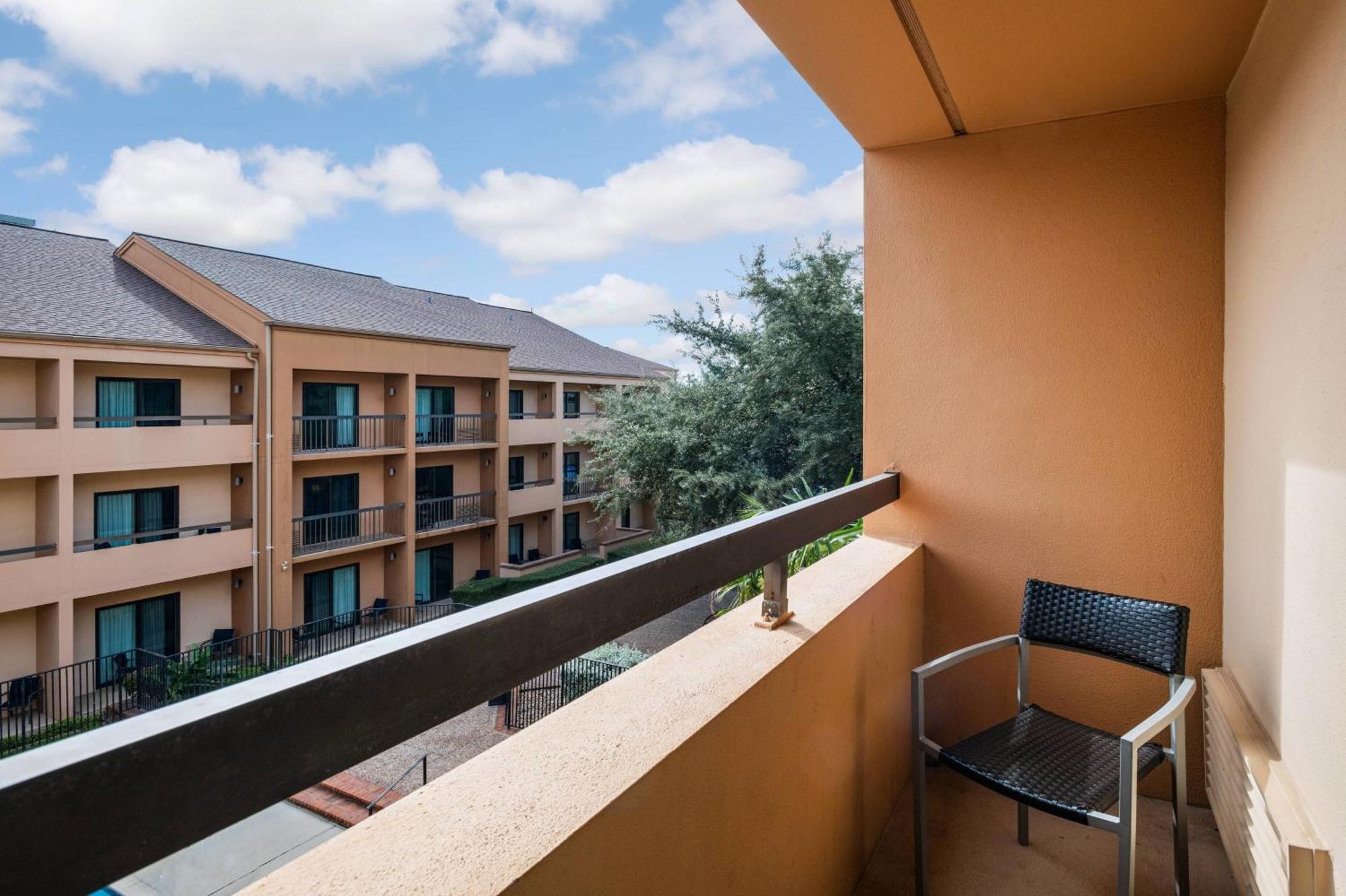 Courtyard By Marriott San Antonio Medical Center Hotel Екстериор снимка